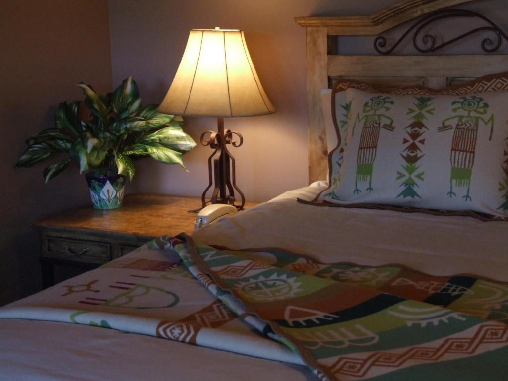 Adobe Hacienda Bed & Breakfast Седона Екстериор снимка
