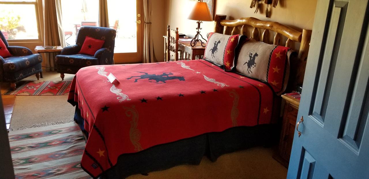 Adobe Hacienda Bed & Breakfast Седона Екстериор снимка