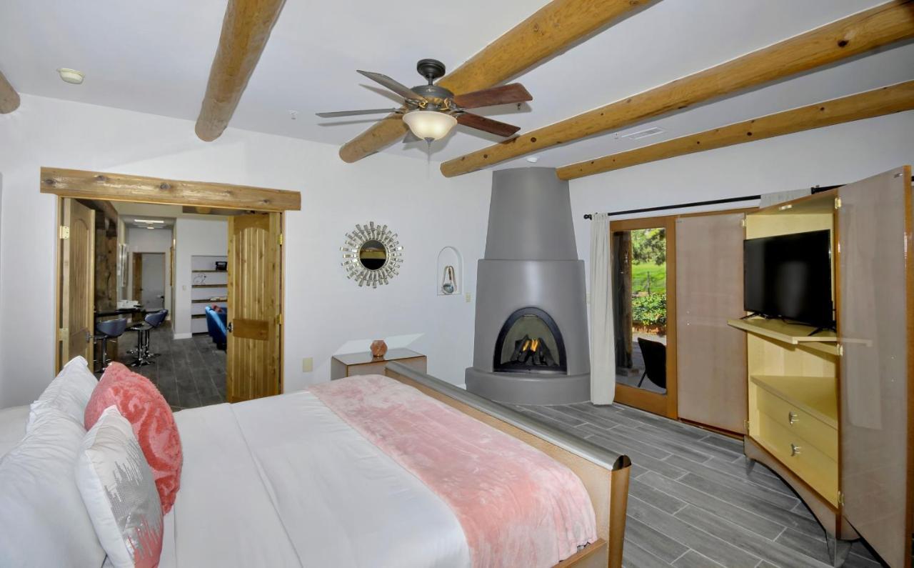 Adobe Hacienda Bed & Breakfast Седона Екстериор снимка